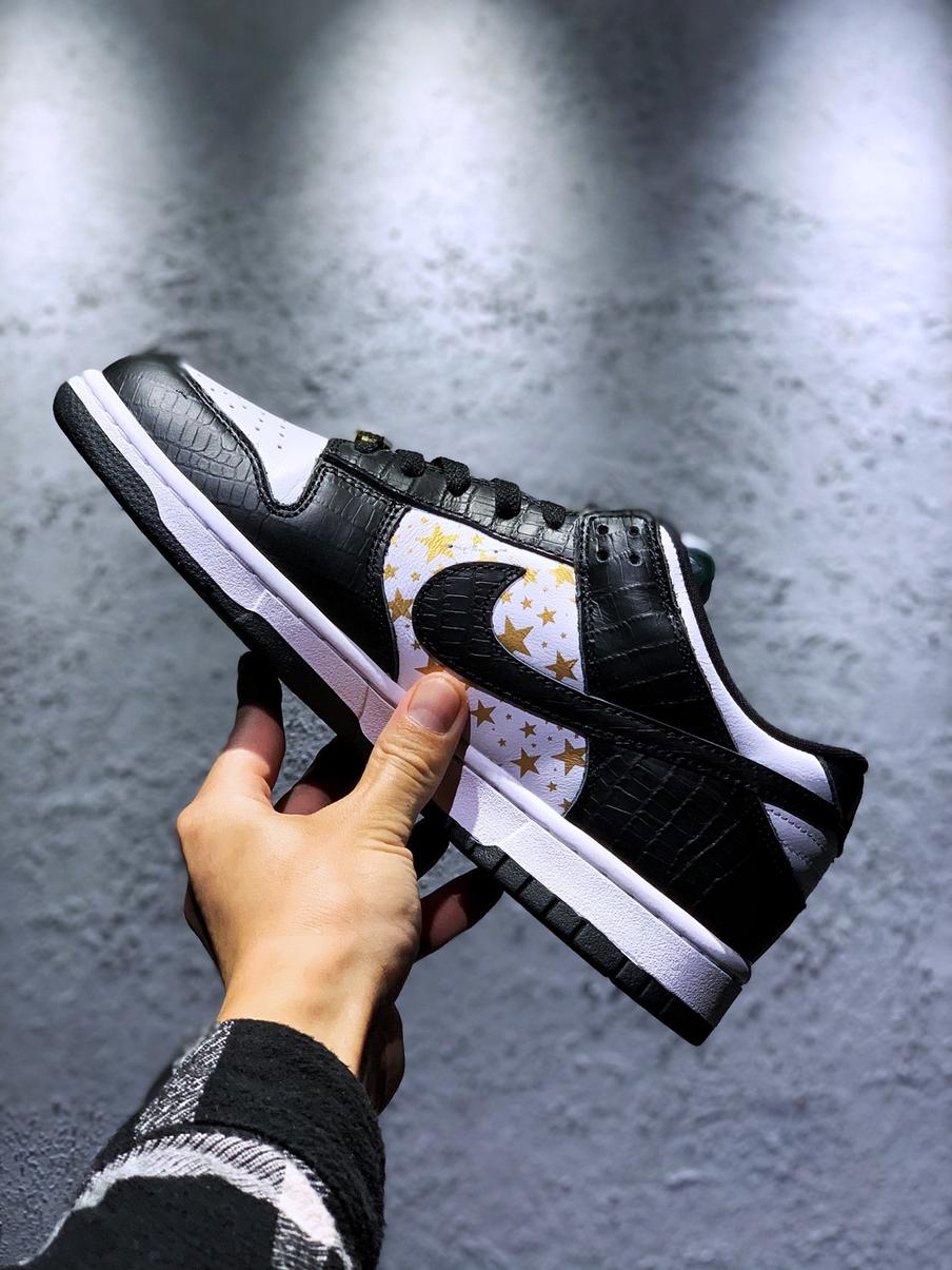 Supreme x Nike SB Dunk Low